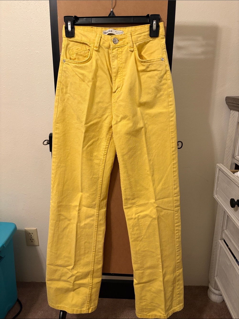 Bershka Sunny Yellow High-Waist Jeans
